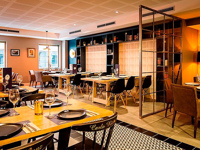 La Mafia Se Sienta a La Mesa