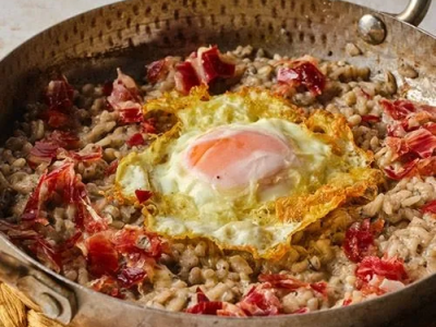 La Mafia Se Sienta a La Mesa